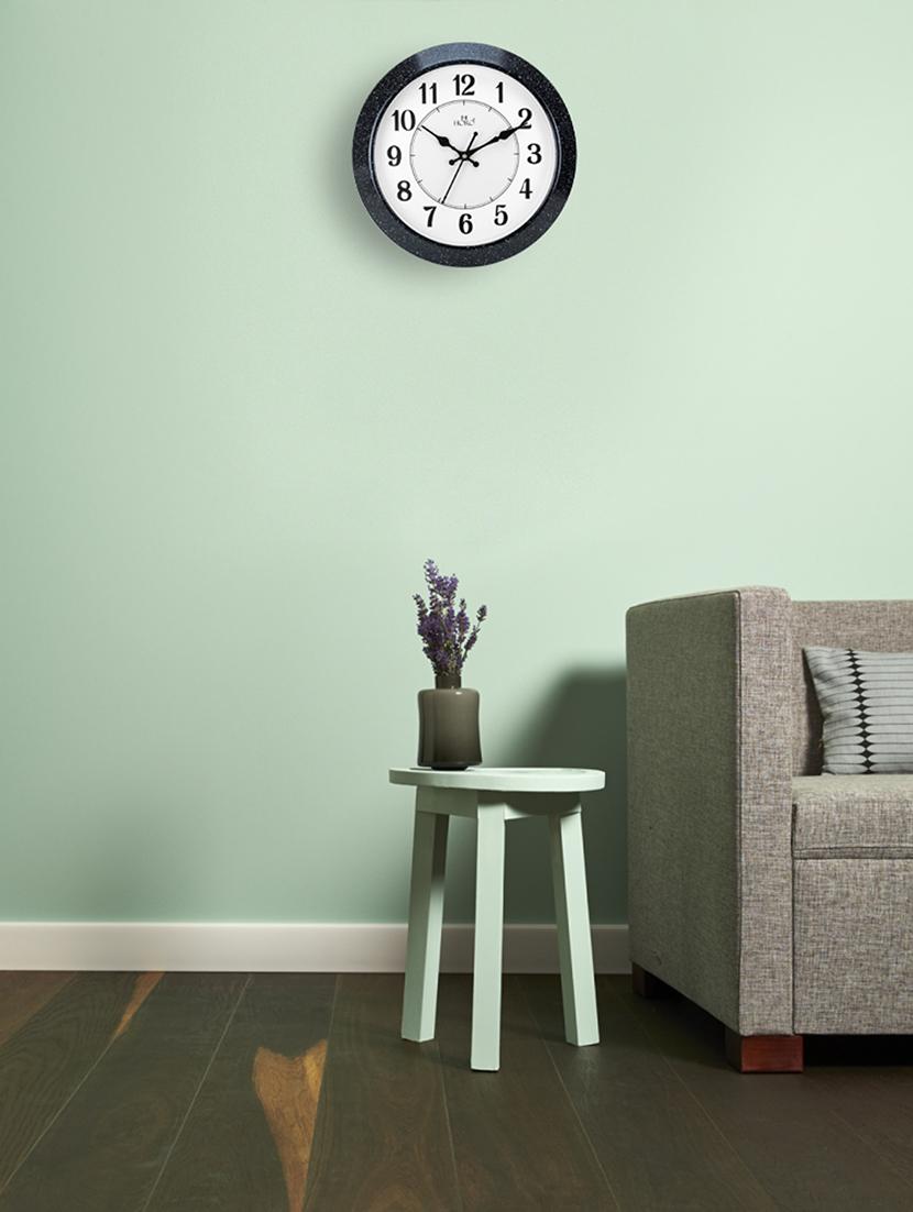 Plastic Black with White Dots Round Clock - 16535693 - Zoom Image - 2