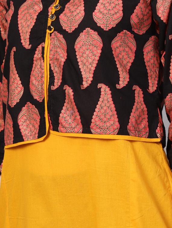 solid straight kurta with paisley jacket - 16546558 - Zoom Image - 5