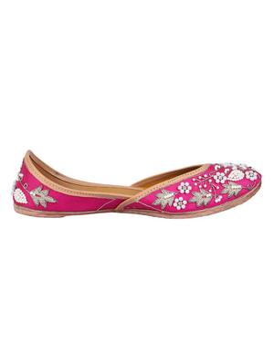 msc pink slip on jutis - 16548896 - Standard Image - 2