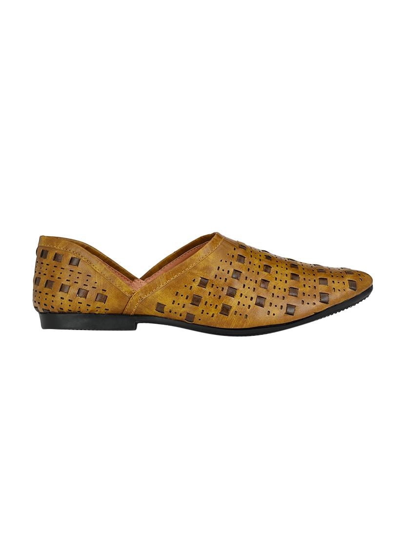 tan leatherette slip on jutis - 16601999 - Zoom Image - 2