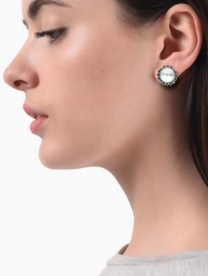 white gold studs earring - 16667665 - Standard Image - 2