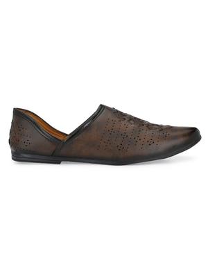 brown leatherette slip on jutis - 16694102 - Standard Image - 2
