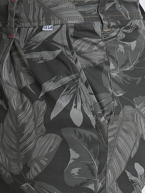 grey tropical print shorts - 16701829 - Zoom Image - 5