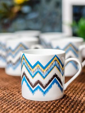 tea cups with floral design (set of 6) - 16720373 - Standard Image - 2