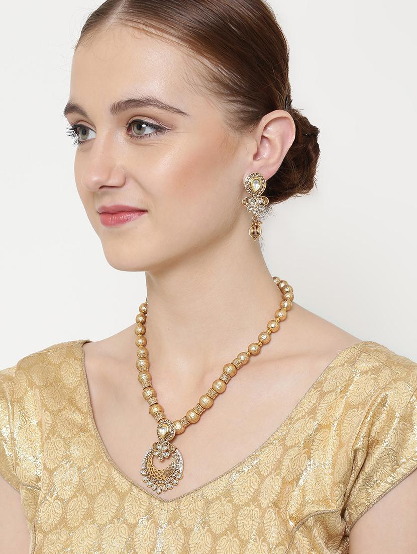 gold metal short necklace - 16811680 - Zoom Image - 5