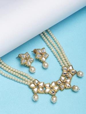gold metal short necklace - 16811700 - Standard Image - 2