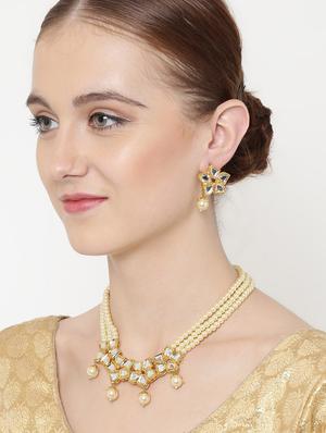 gold metal short necklace - 16811700 - Standard Image - 5