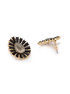black metal studs earring - 16831224 - Standard Image - 2