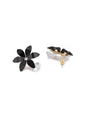 black metal studs earring - 16831338 - Standard Image - 2