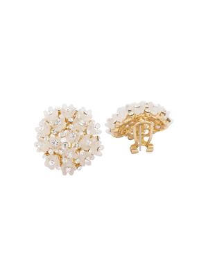white metal studs earring - 16831341 - Standard Image - 2