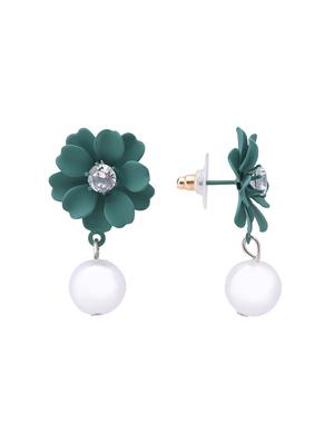 green metal studs earring - 16841841 - Standard Image - 2