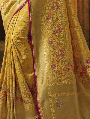 self design woven saree with blouse - 16841987 - Standard Image - 2