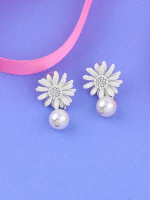 white metal studs earring - 16979426 - Standard Image - 2