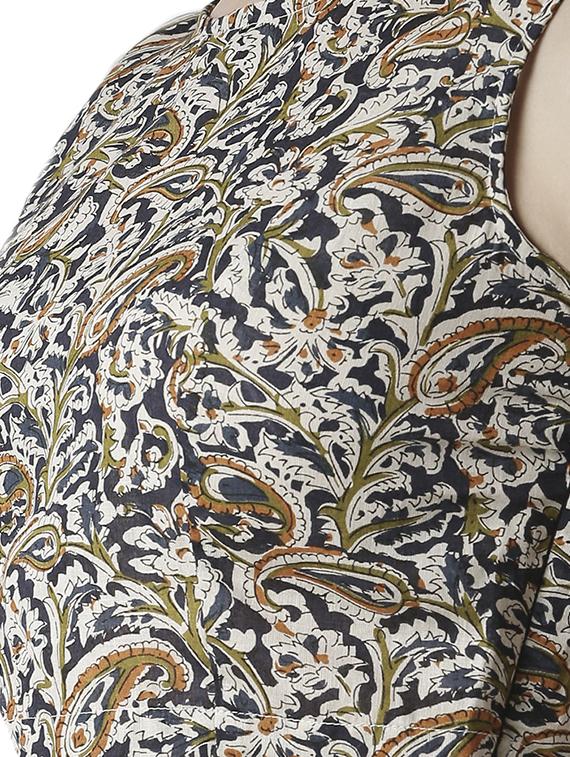 round neck floral top - 16979869 - Zoom Image - 5