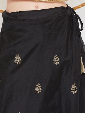 black flared gold print flared lehenga - 17014696 - Standard Image - 5