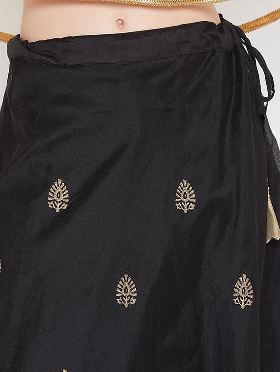 black flared gold print flared lehenga - 17014696 - Zoom Image - 5