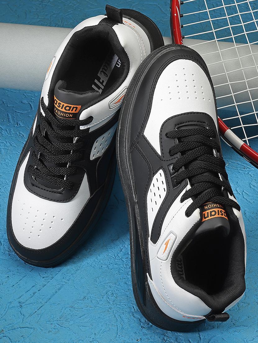 men lace up sneakers