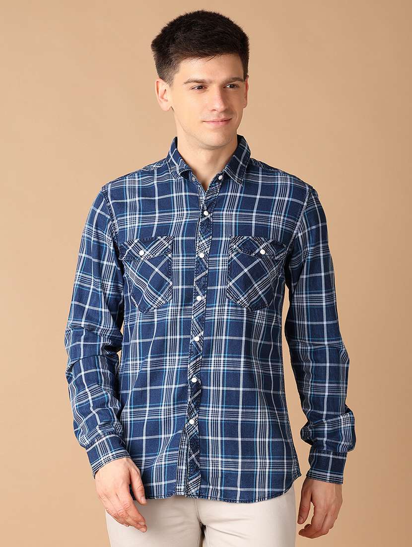 men collared checks casual shirt