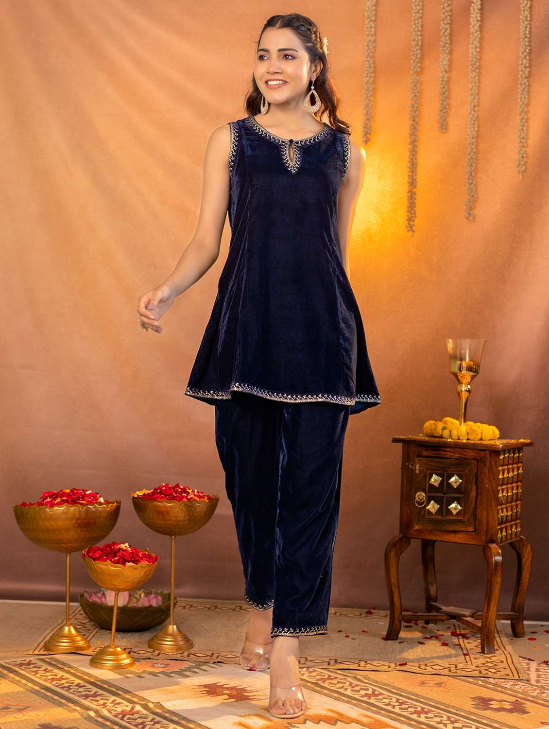 women embroidered key hole neck co-ords set