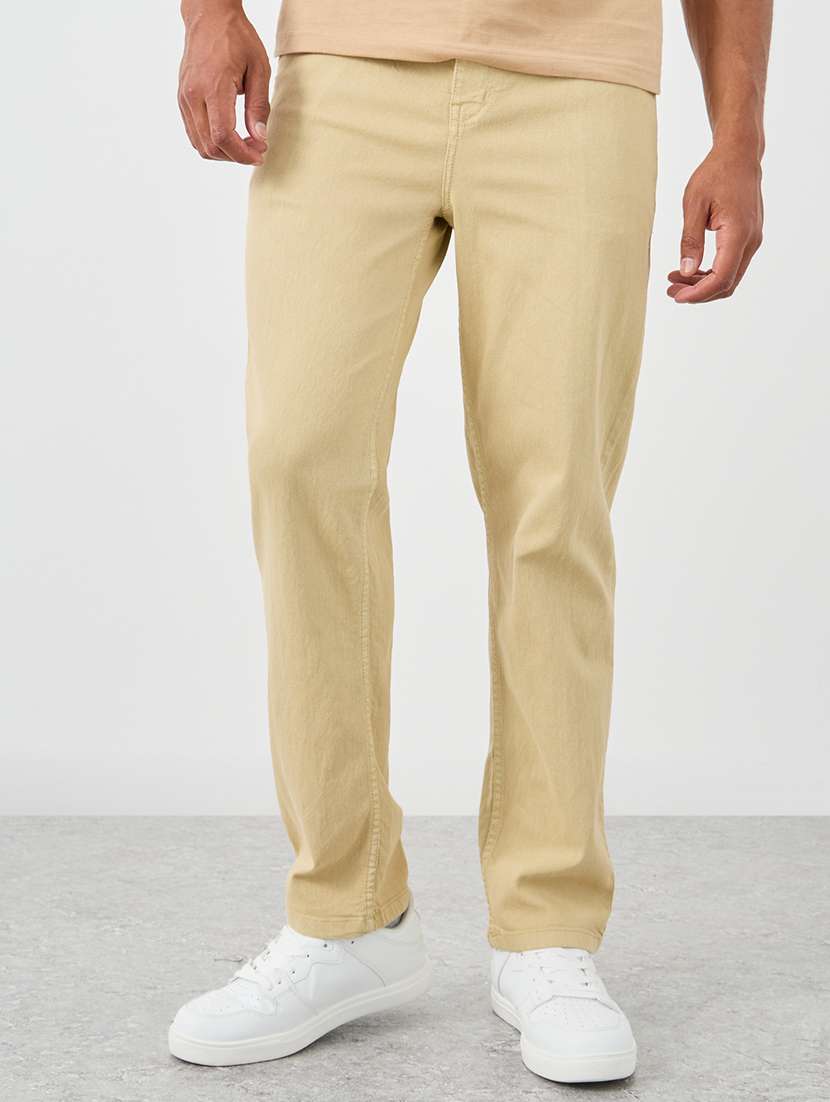 men solid mid rise straight fit jeans