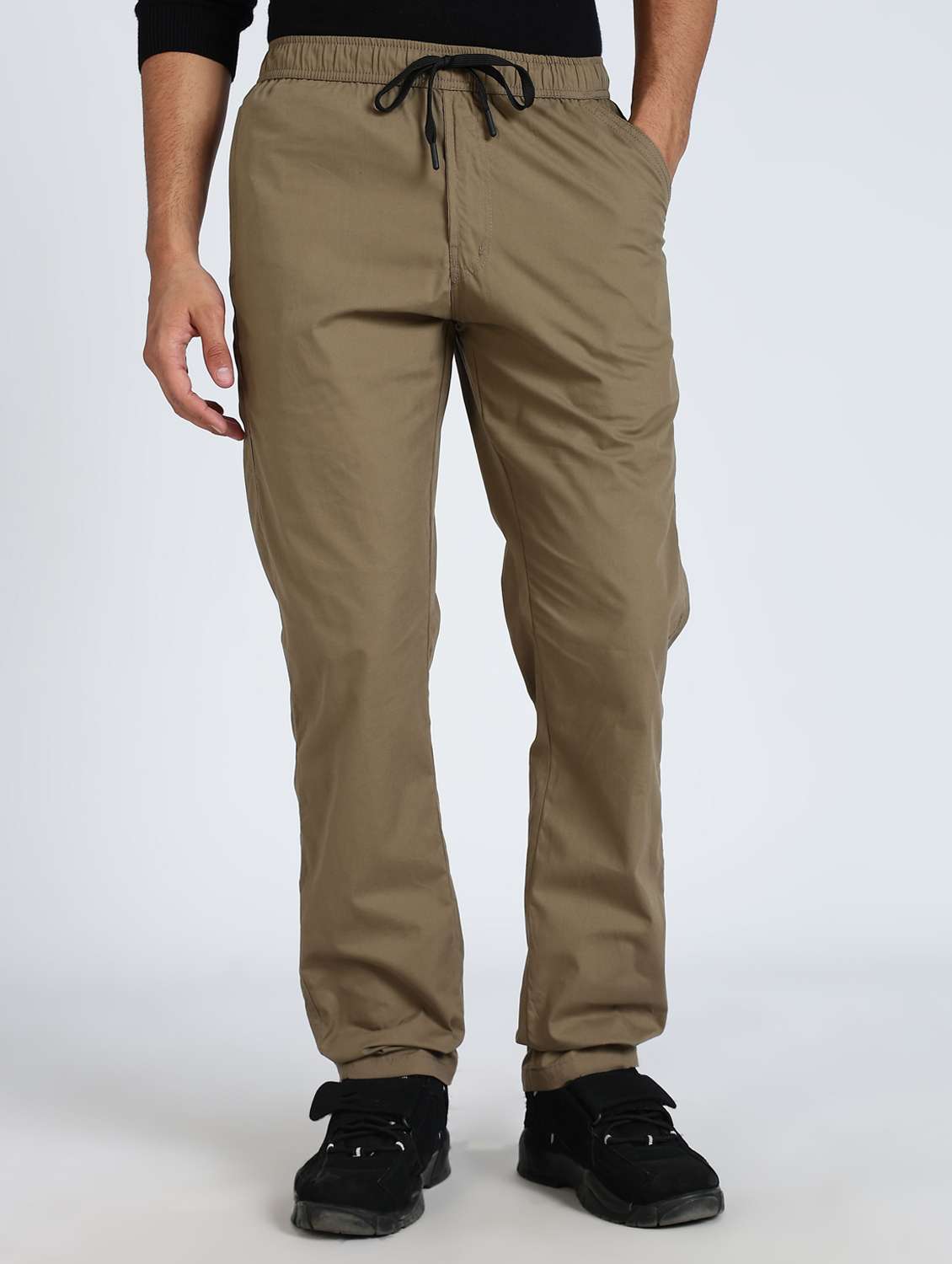 men solid mid rise chinos casual trouser