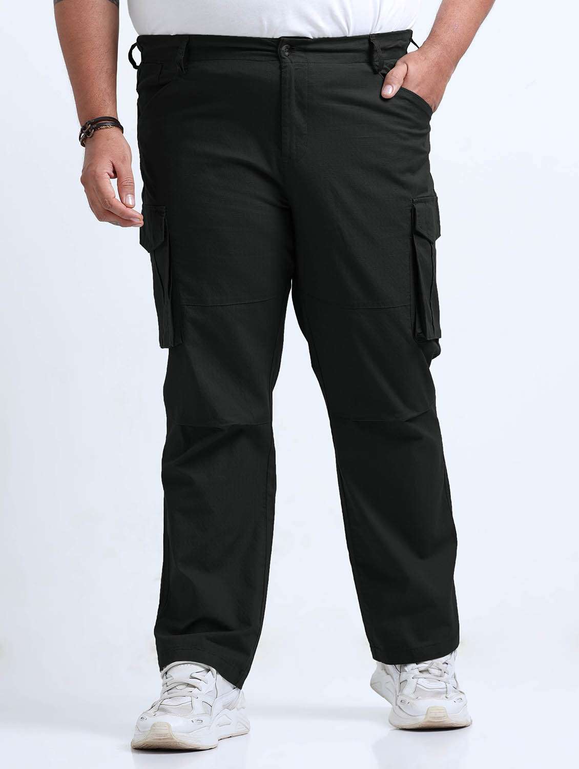 men plus size solid mid rise regular fit cargo