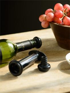 Wine Saver Pump and Stopper Set (with two re-usable sealers) - Master Kitchen