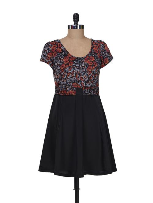 Printed Floral Dress With Flared Black Skirt - Kaxiaa