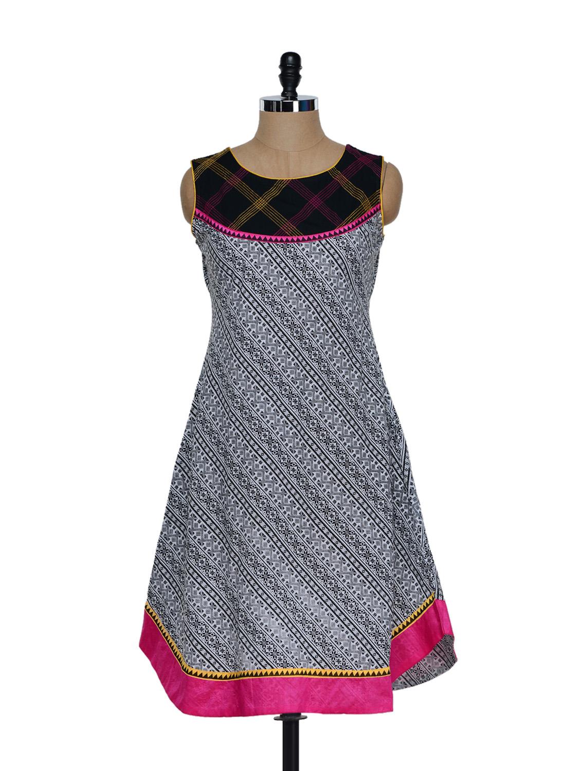 Black And White Flared Printed Cotton Kurta With Thread Embroidery In The Front - STRI