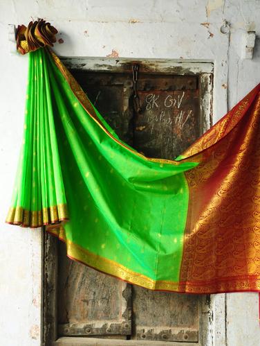 Paisley dual tone Banarasi saree
