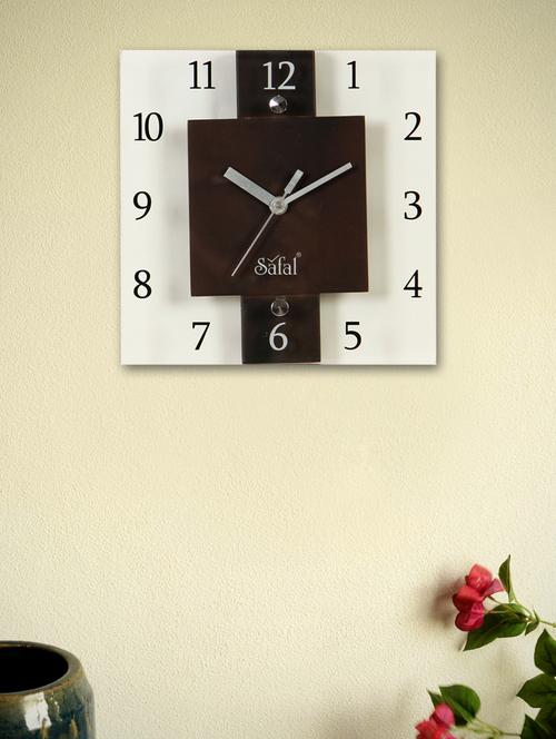Brown and white trendy wall clock - 932683 - Very Small Image - 1