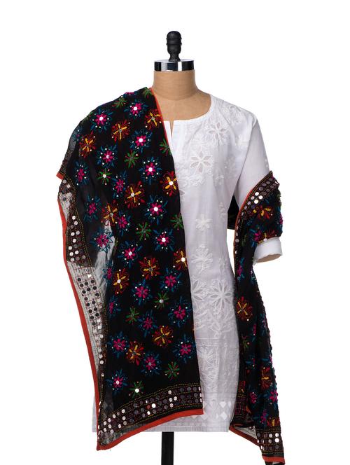 Black Beautiful Phulkari Dupatta - Vayana