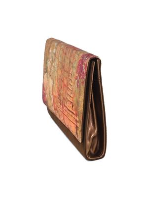 brown graphic printed clutch - 9758350 - Standard Image - 5