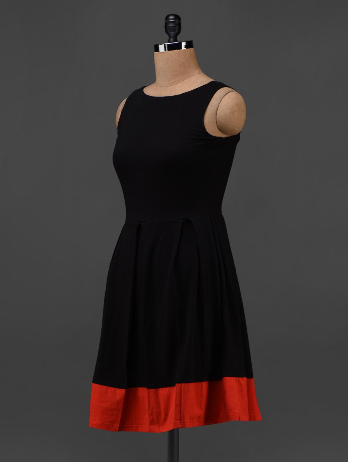 pleated a-line sleeveless black dress - 1000426 - Standard Image - 1