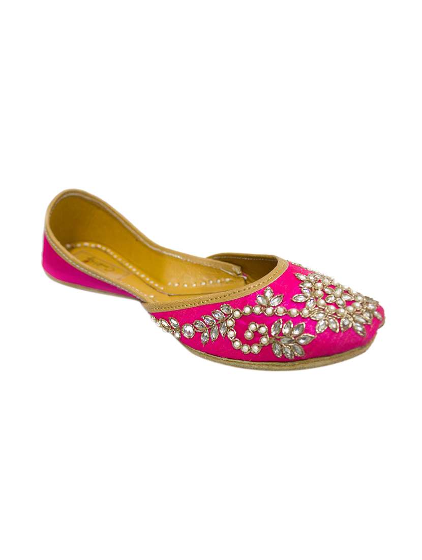fuchsia hand embroidered silk juttis