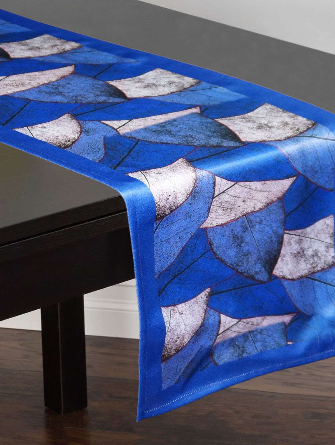 lushomes digital printed blue themed polyester runner