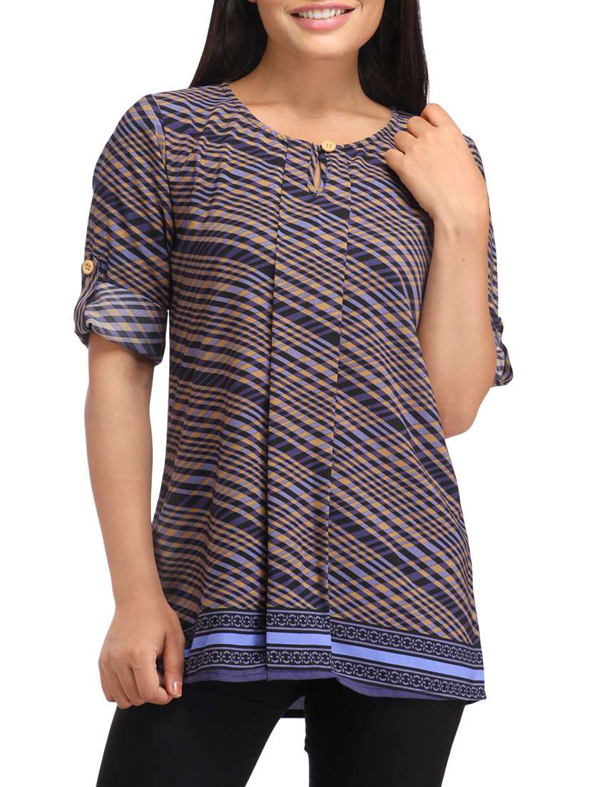pleat detail key hole front top