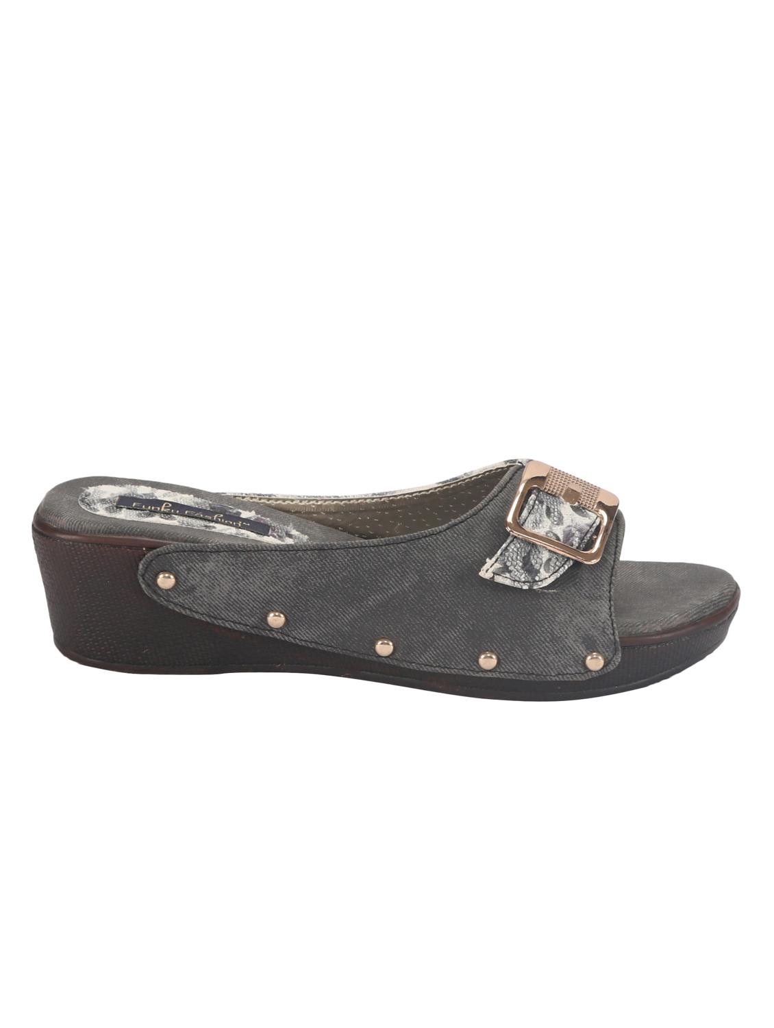 black canvas wedge - 12084403 -  Standard Image - 1