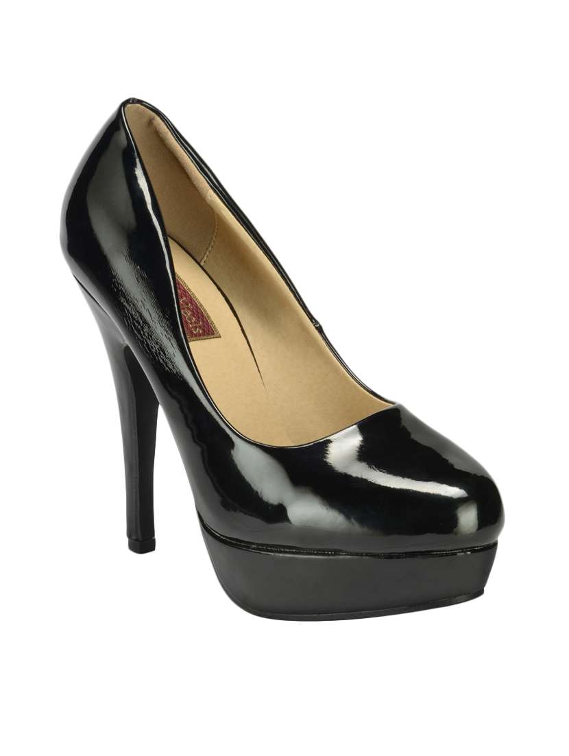 black patent leather platforms pumps