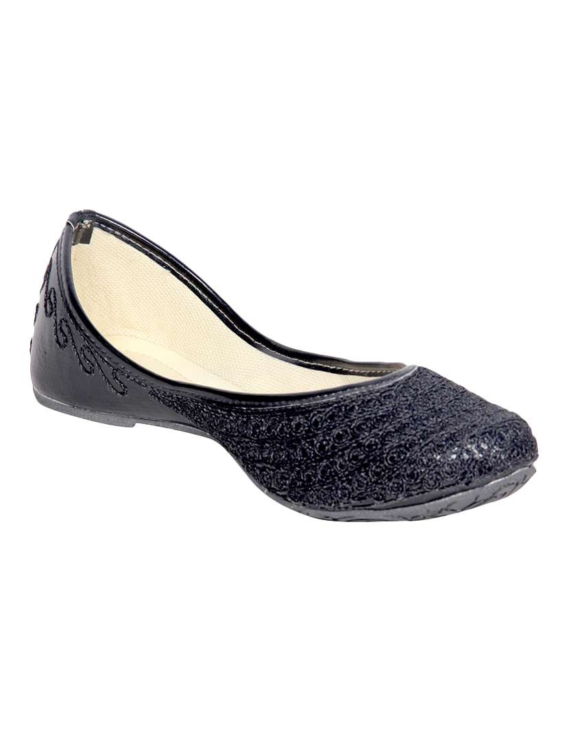 black slip on jutis