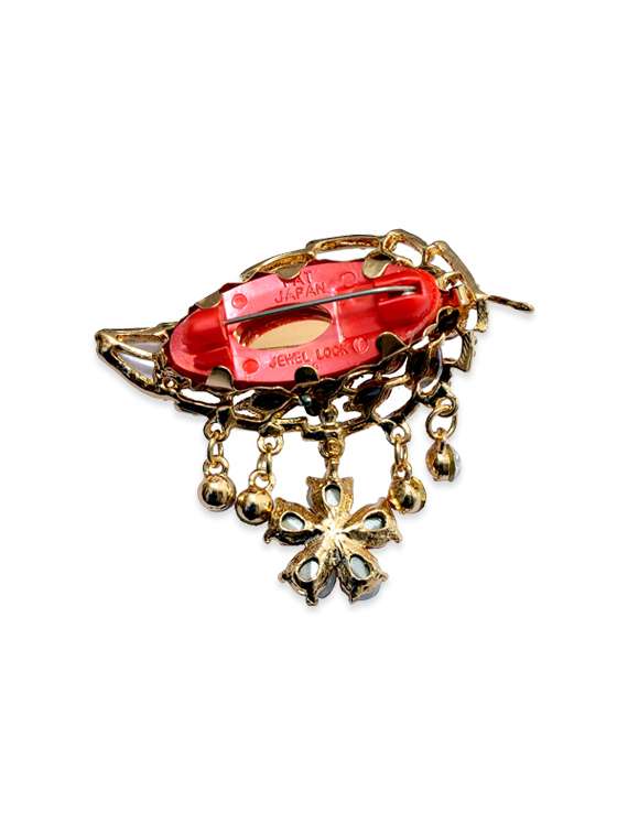 gold metal brooch - 13328152 -  Standard Image - 1