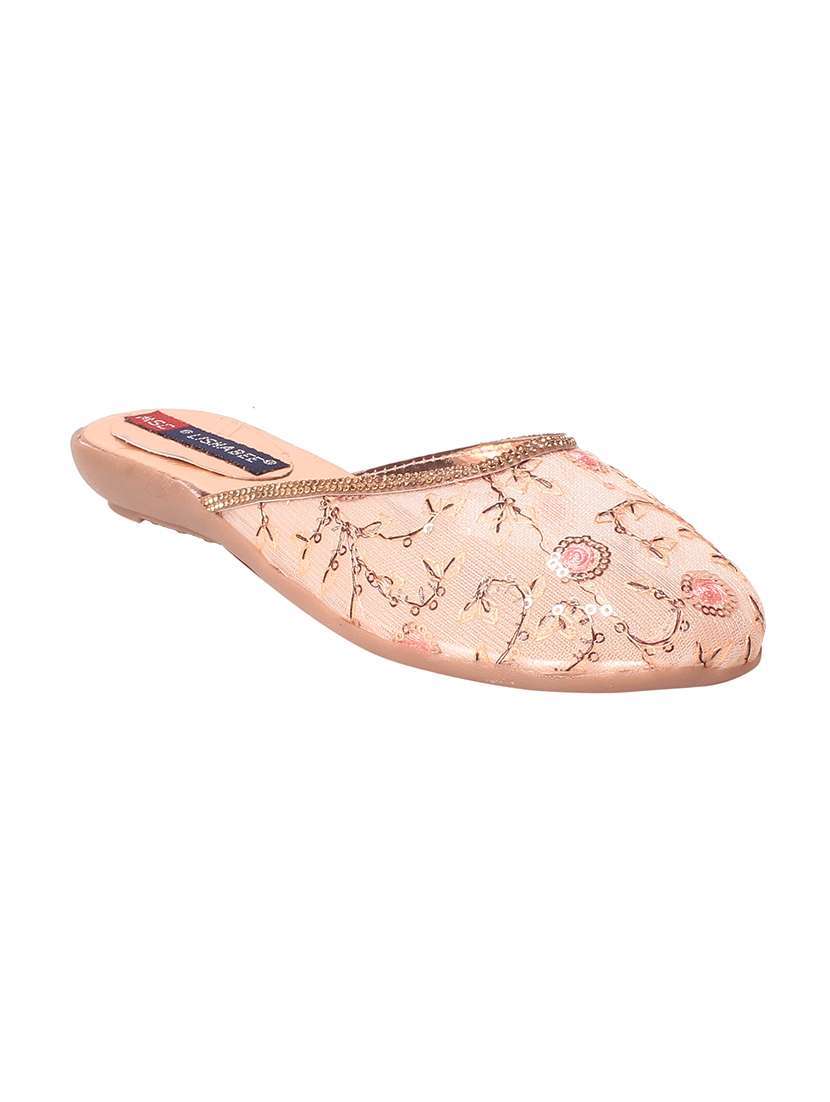 beige slip on jutis