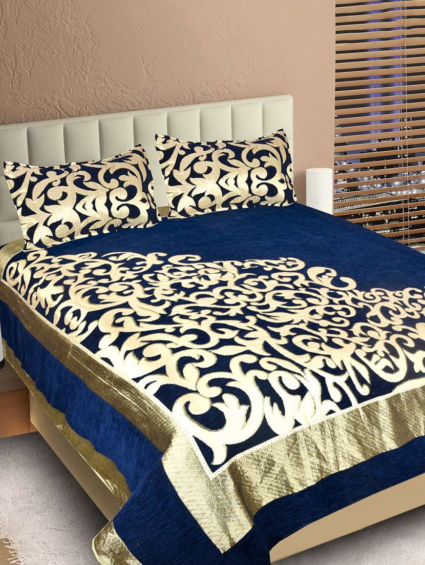 the intellect bazaar velvet printed bedcover with 2 pillow covers