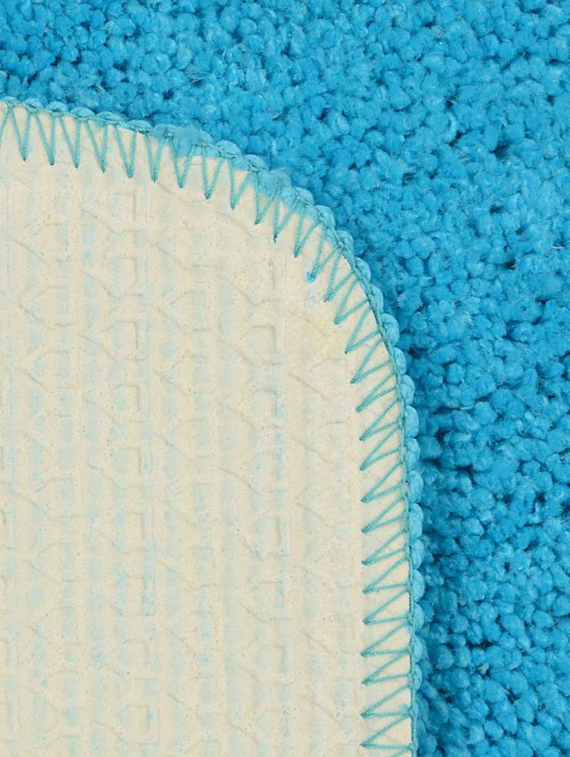 set of 2 soft microfiber anti skid bathmat - 14124521 - Standard Image - 4