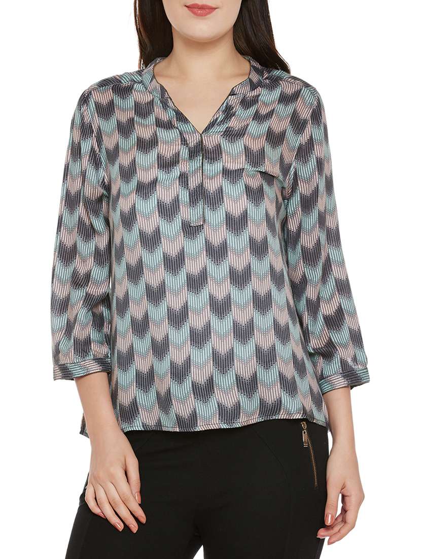 placket detail v-neck top