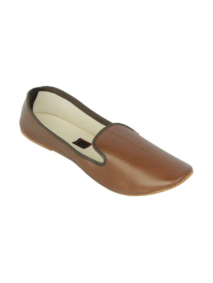 brown slip on jutis