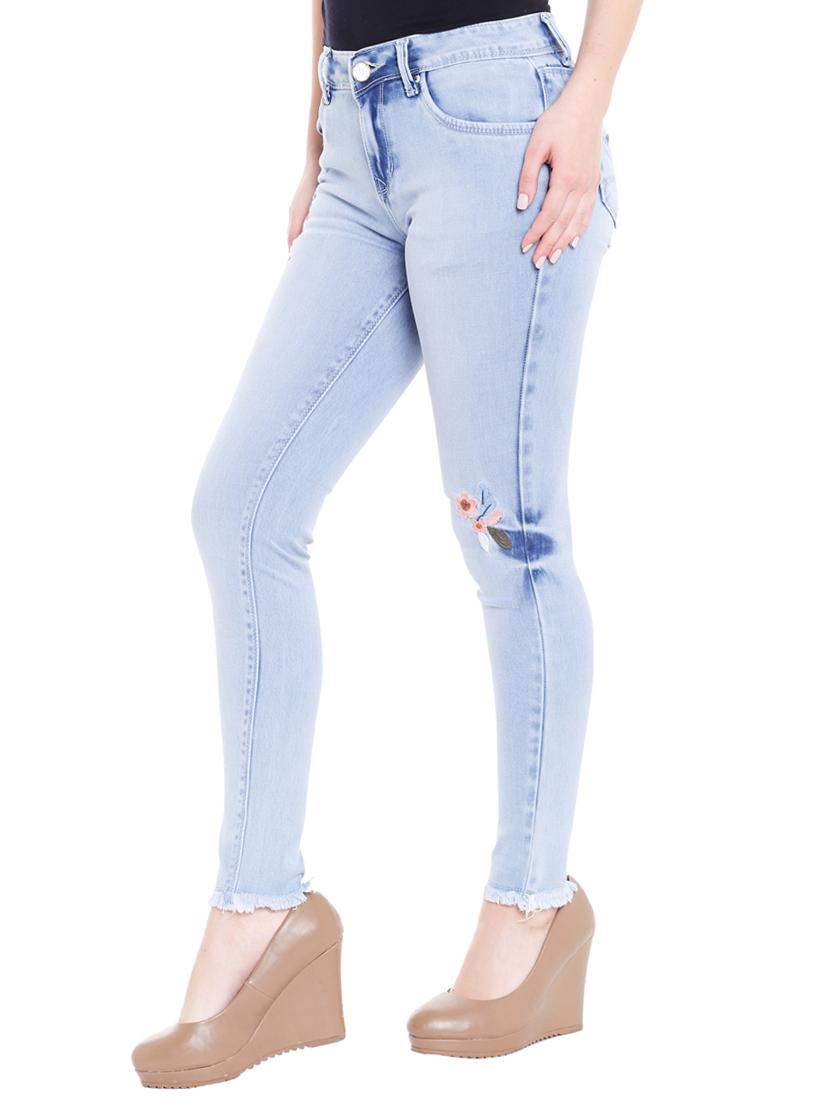 light blue denim frayed jeans - 15075663 - Standard Image - 1