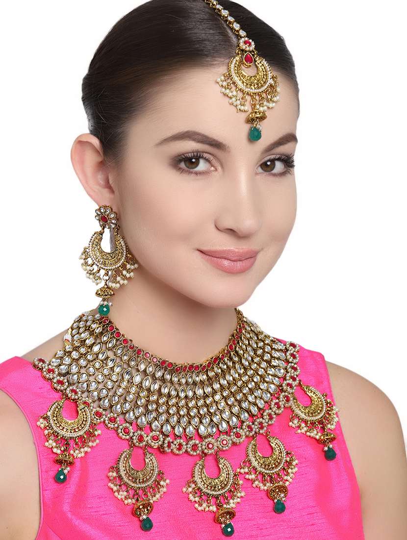 necklace, earrings & maangteeka