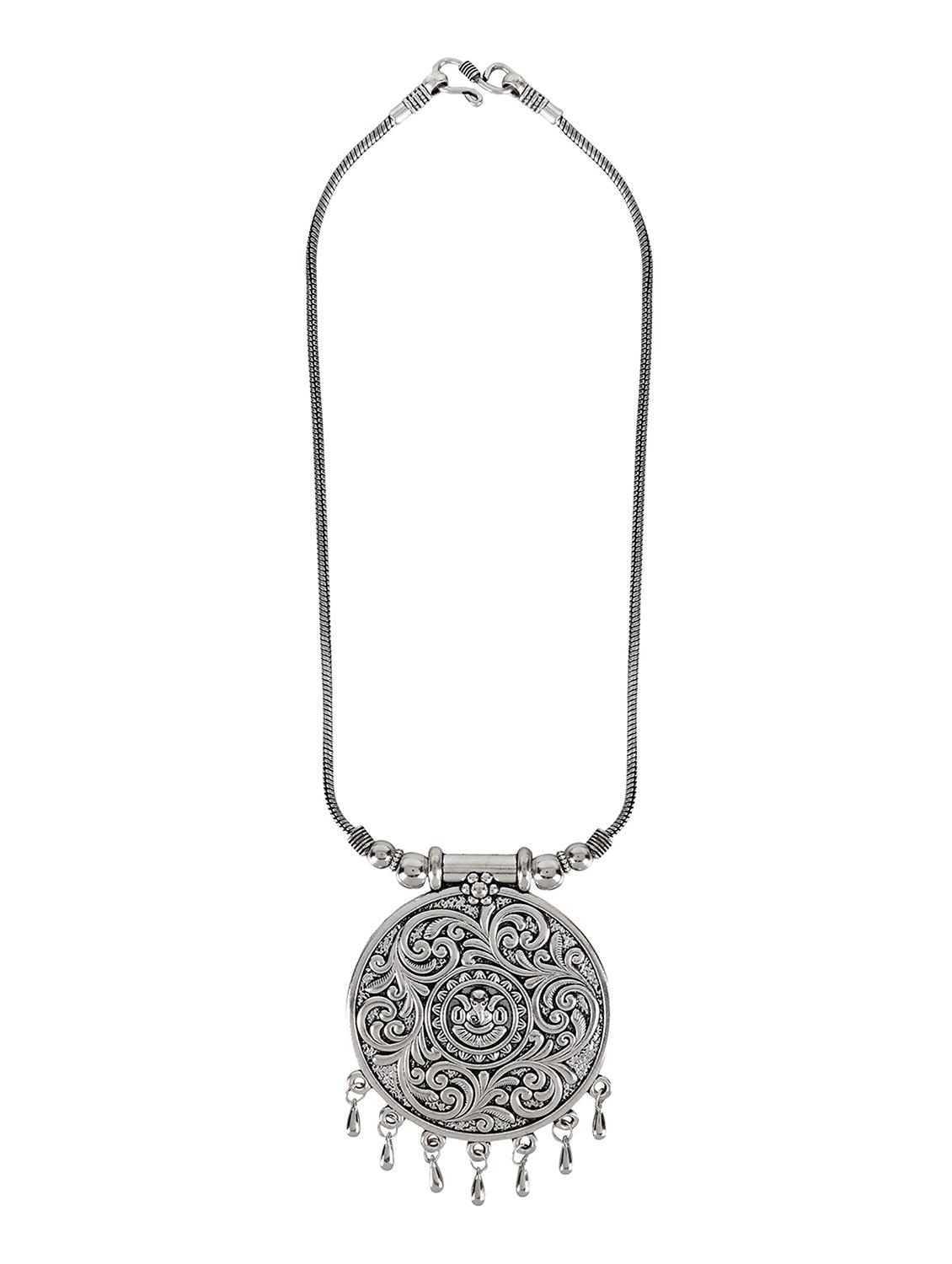 tribal necklace - 15167672 -  Standard Image - 1