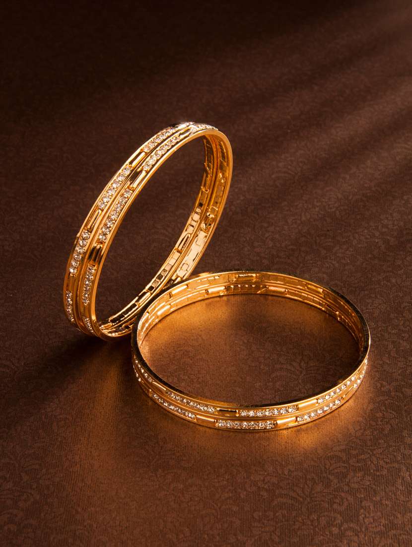 gold metal bangle